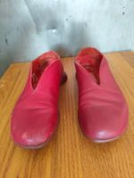 Camper Damenschuhe, Gr. 37. Rotes Leder, rote Sohle.