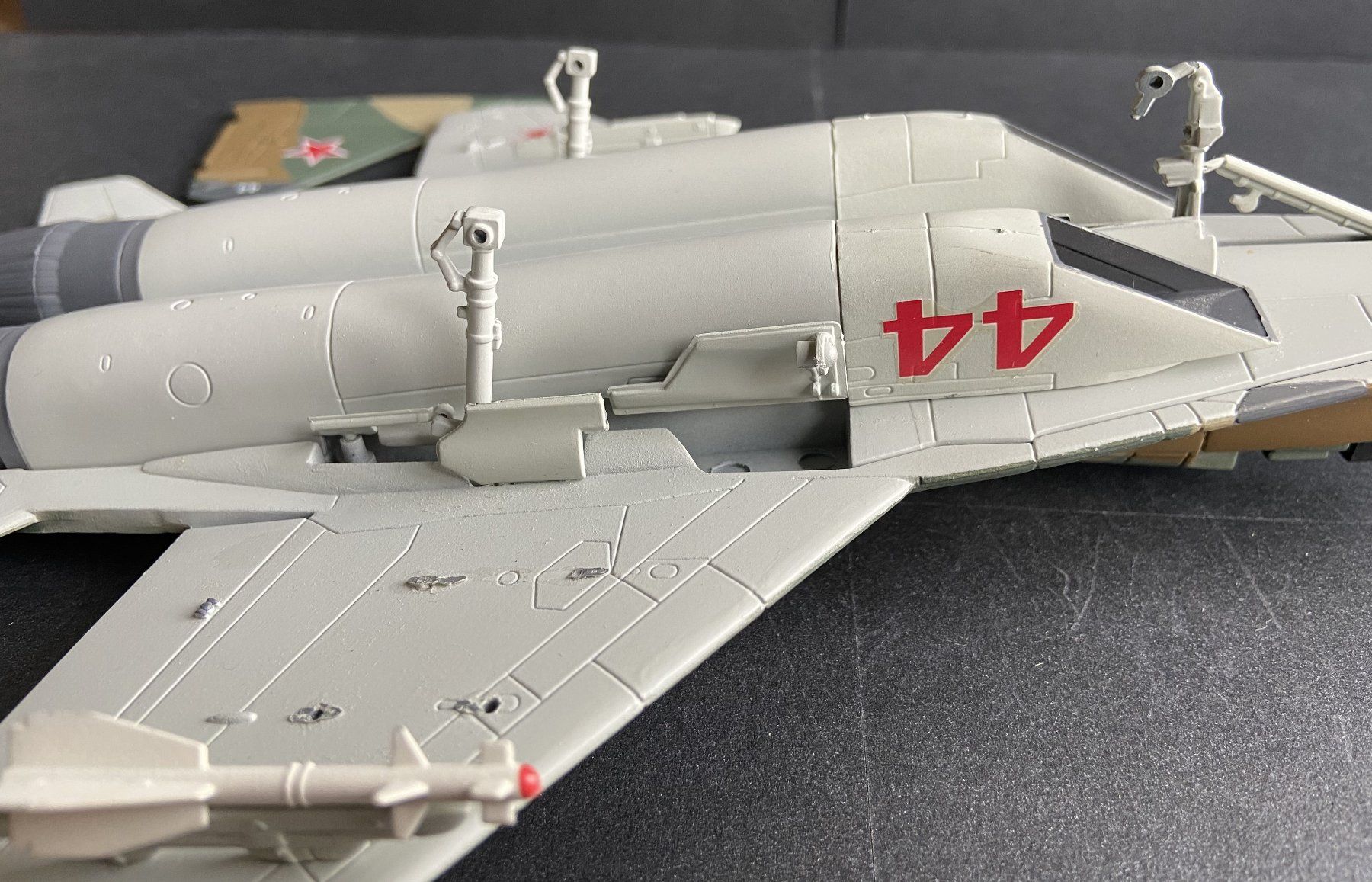 Kit di modellismo & Modellini statici: unvollständiger Modell-Flieger Mig 29 – Usato da Böckten venduto da Hansi36 4