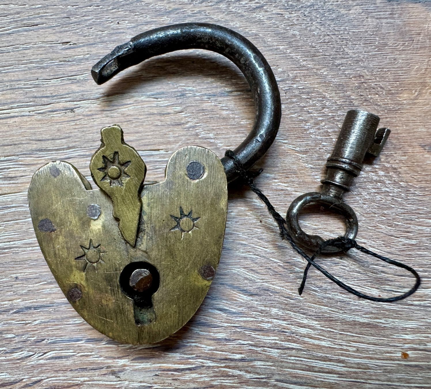Cadenas: Antikes kleines Vorhängeschloss m.Schlüssel Messing antik – D'occasion à Rothrist par Luckywinner 5