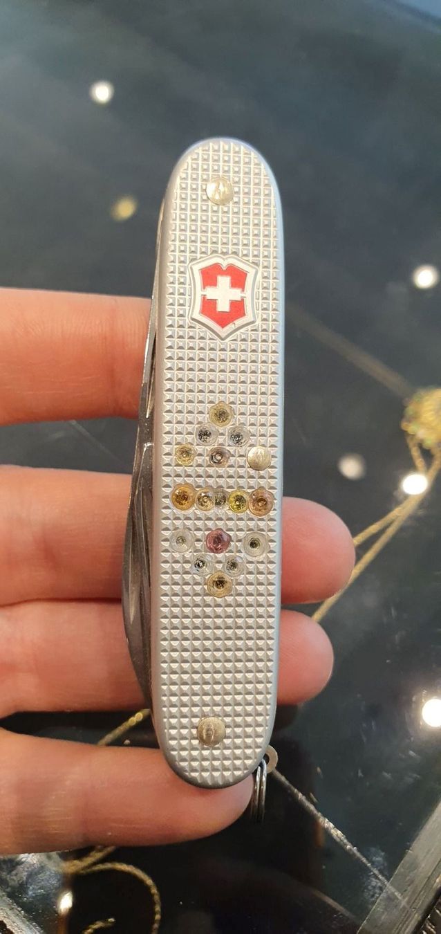 Victorinox Taschenmesser: SCHWEIZER TASCHENMESSER MIT ECHTEN SAFIR – Gebraucht aus Unterägeri von Altgoldschmuck