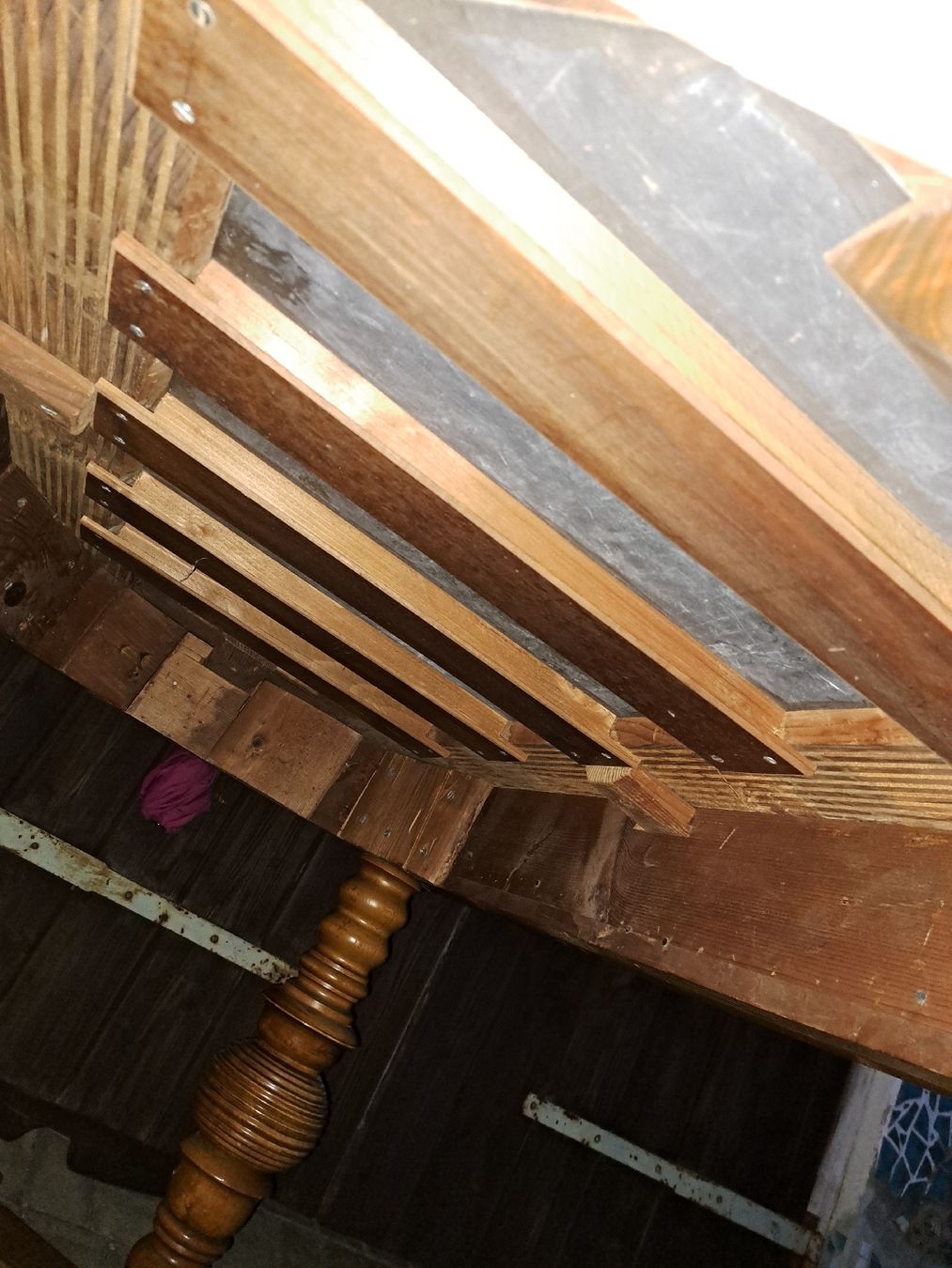 Tische: Antiker Nussbaumtisch mit Intarsien, – Gebraucht aus Kölliken von Upcycling-by-Mc-TAM 4