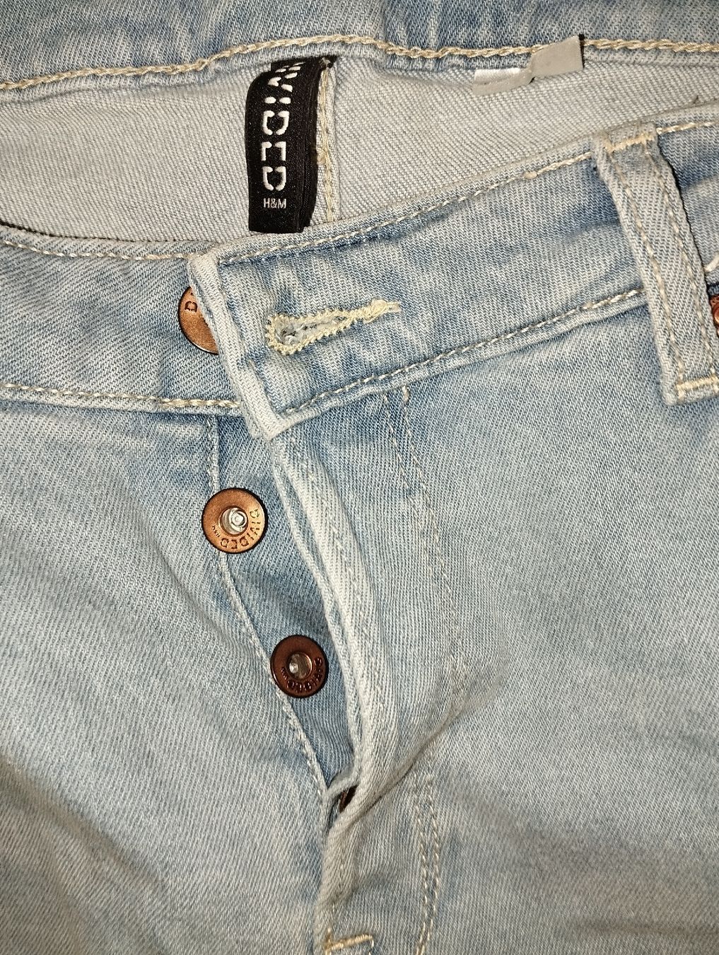 H&M Jeans: h&m hellblaue Jeans gr.M – Usato da Zürich venduto da Leders 1