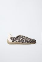 Turnschuhe 34