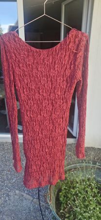 Rotes Spitzkleid Gr. M von Stradivarius - sehr gut erhalten!