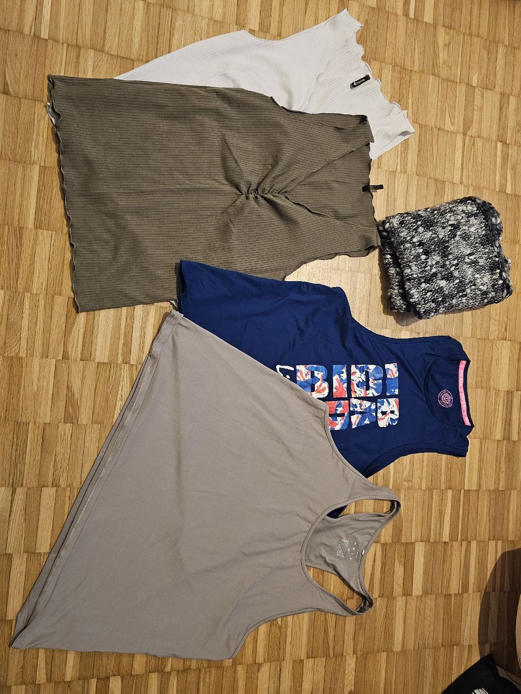 Lotti di vestiti: Kleiderpaket Gr. XL – Nuovo (secondo la descrizione) da Laufen venduto da LexyAle 2