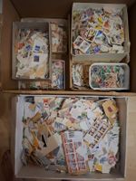 Briefmarken Fundgrube + 1 Box auf Papier 