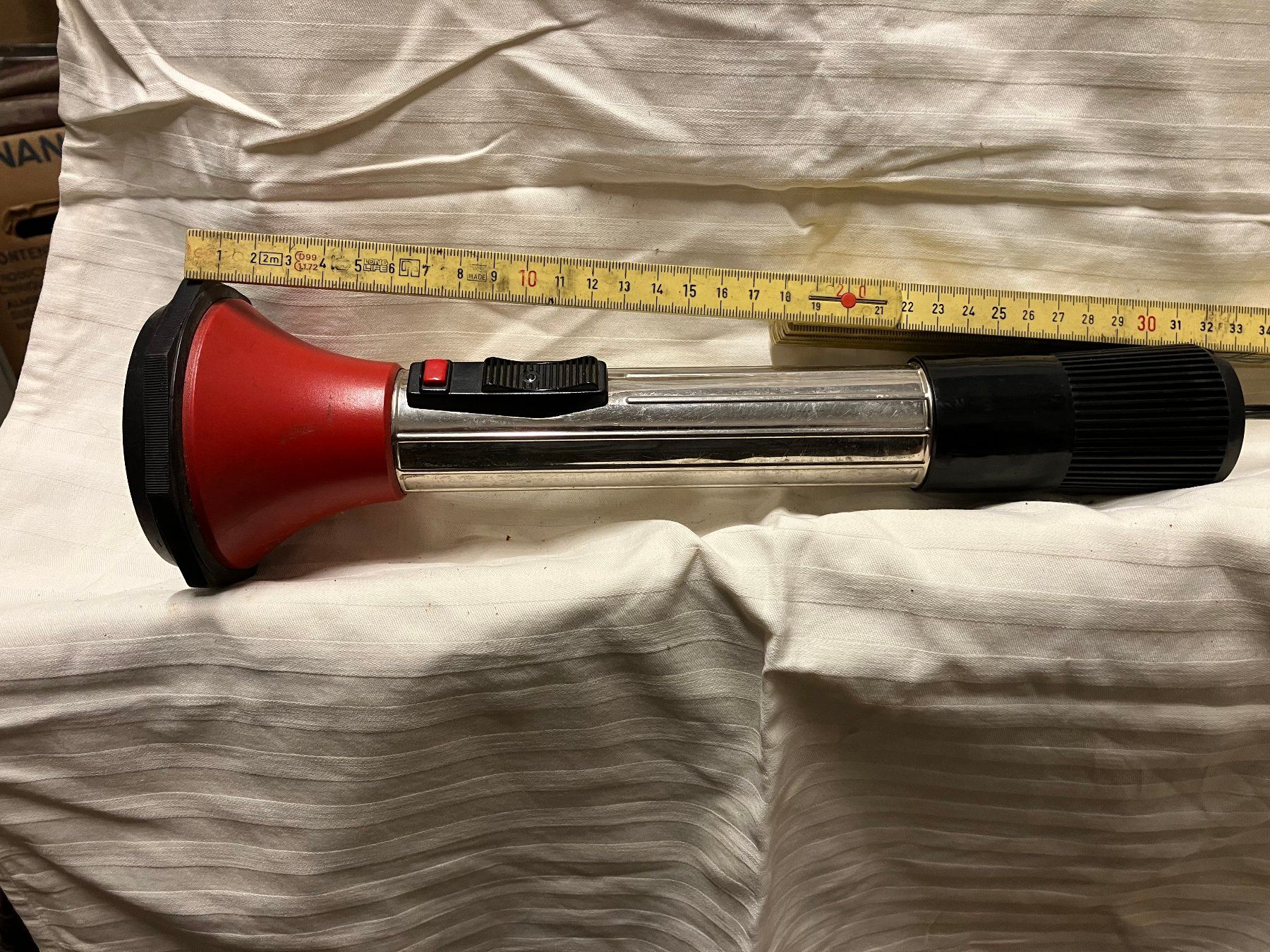 Lampade: Stabtaschenlampe metall Text lesen – Usato da Pfäffikon ZH venduto da Einarrolf