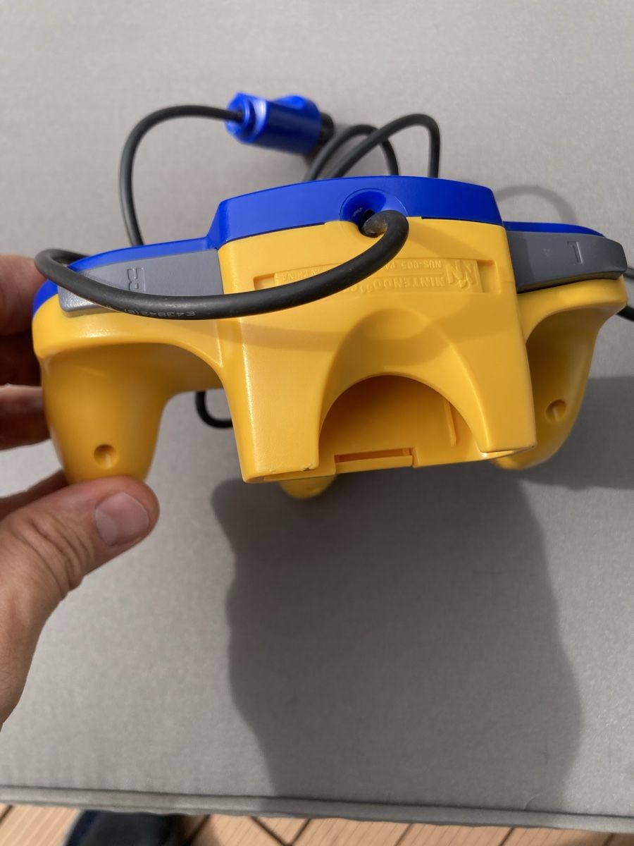Nintendo Controller: Nintendo 64 Controller Pokémon Pikachu Edition – Gebraucht aus Brütten von  3