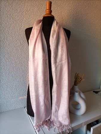 Magnifique étole rose poudré, douce et lumineuse ✨