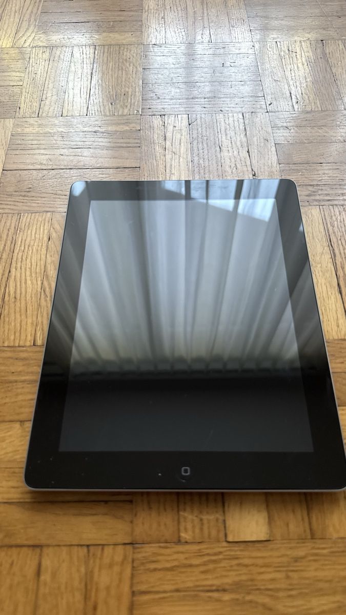 Apple Tablet PC: Apple iPad2 16GB silbern – Usato da Zürich venduto da Gabiii 1