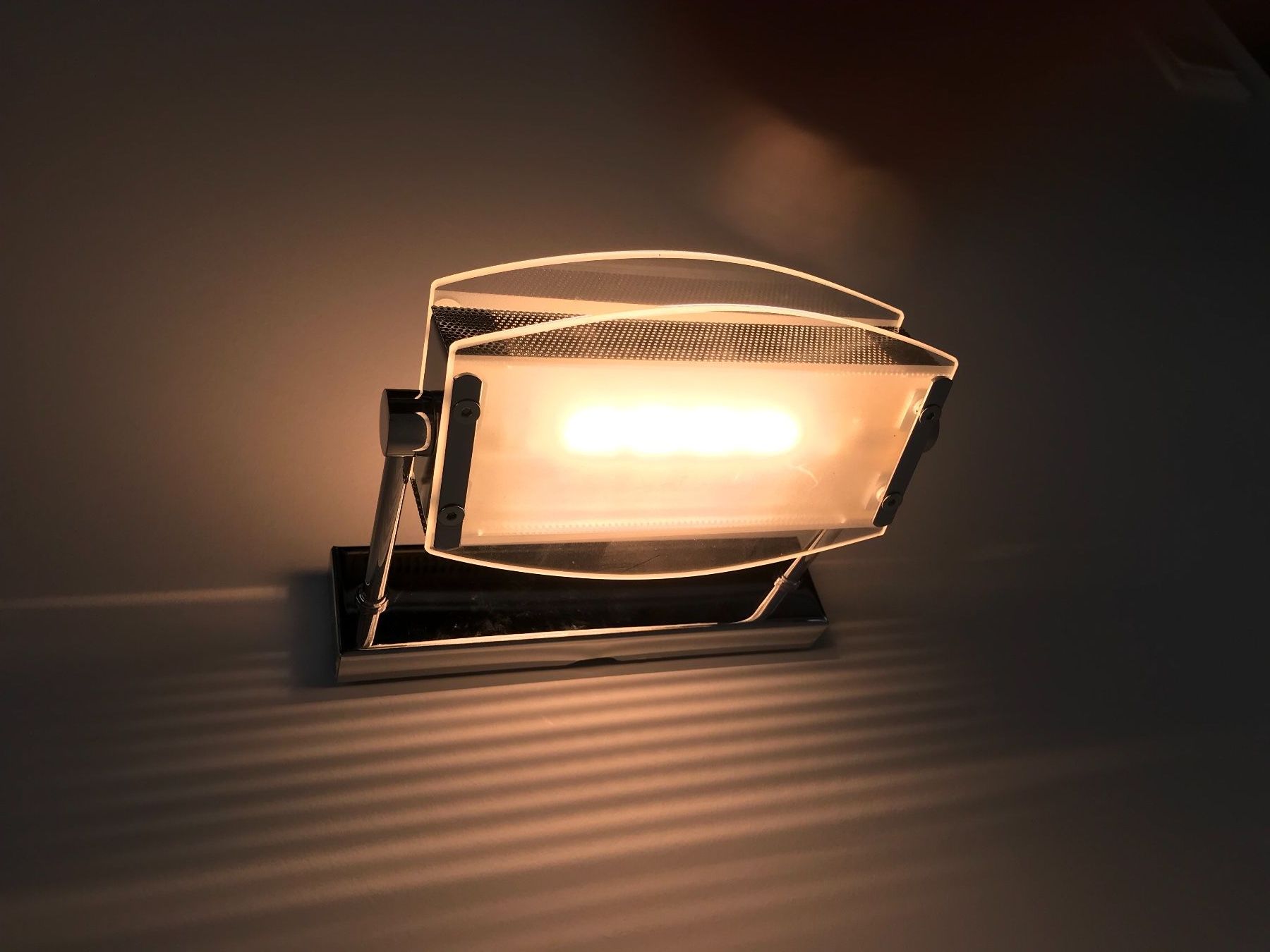 Lampade: APPLIQUE DIMENSIONS ENV. 20 X 5 CM. COULEUR CHROME – Usato da Sion venduto da riichounet