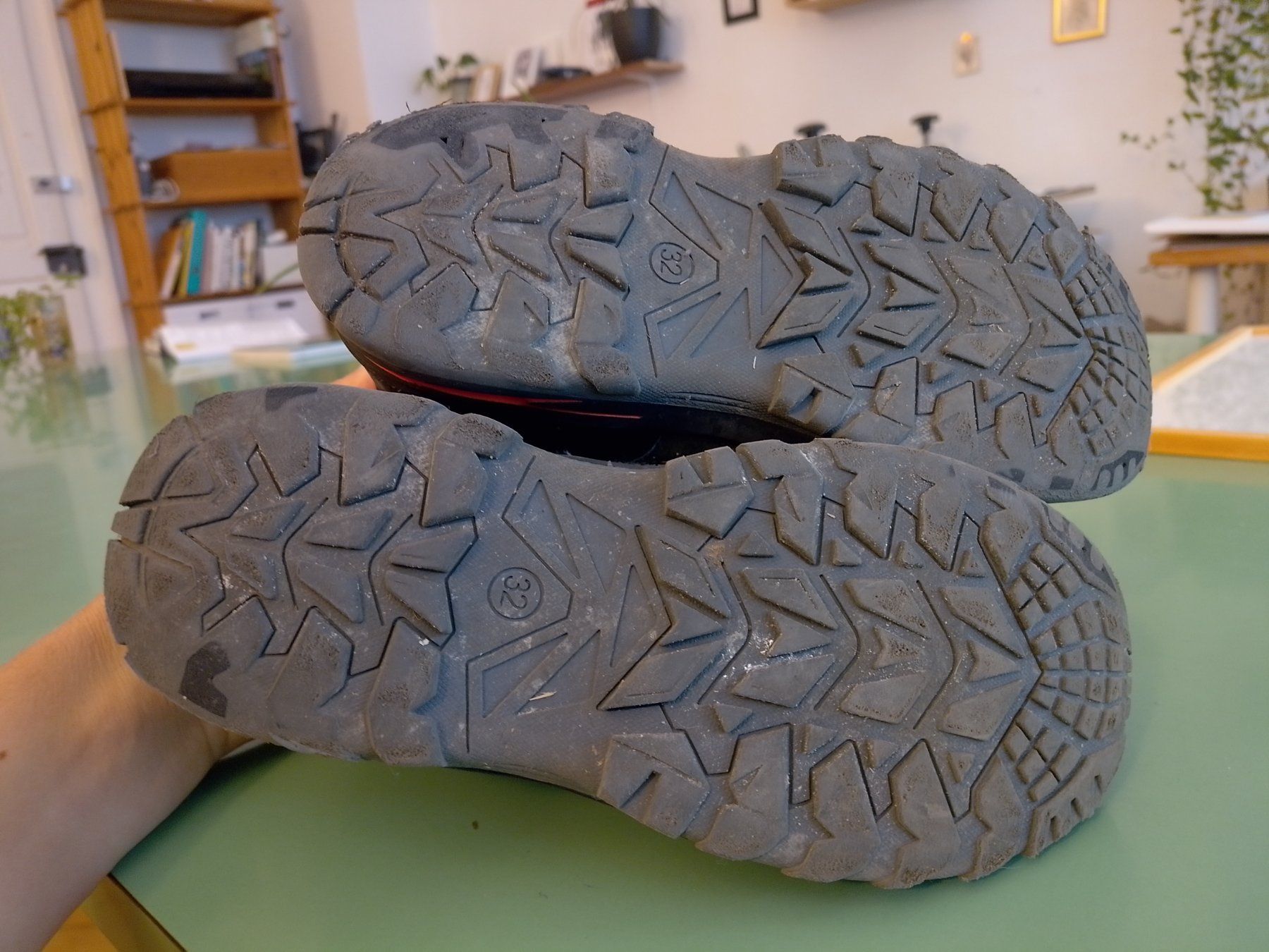 Scarpe da uomo: Chaussures hiver 32 – Usato da Fribourg venduto da mar_z757 1