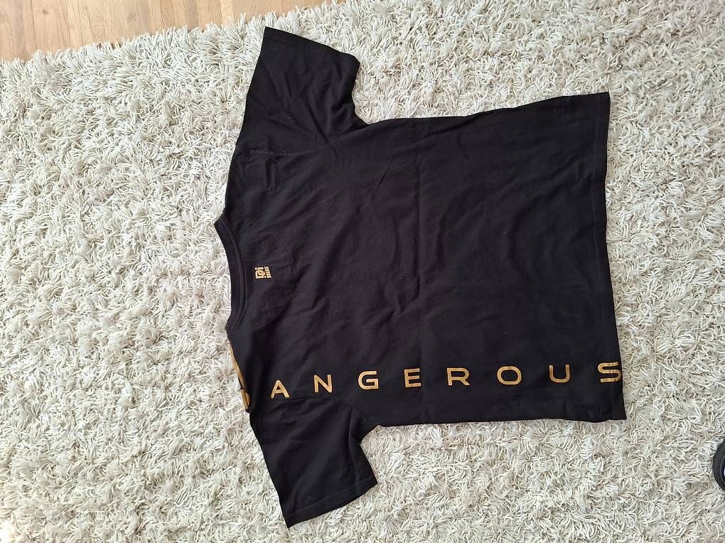 T-shirt: Dangerous T-shirt – Usato da Niederuzwil venduto da Liberatopixel 1