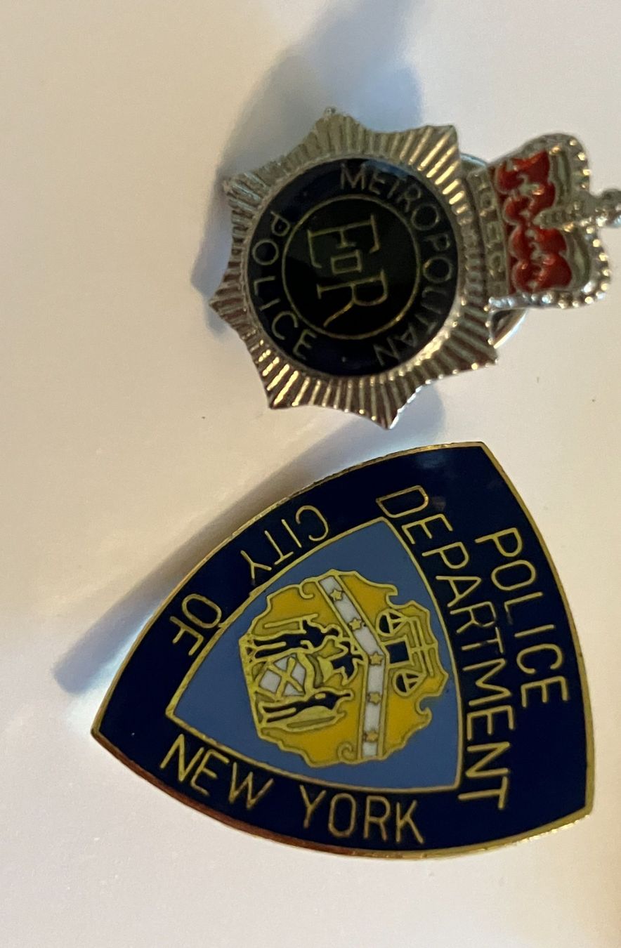 Placchette & Badge: Polizei Pins Sammlung New York, etc... – Usato da Basel venduto da djwwpp 1