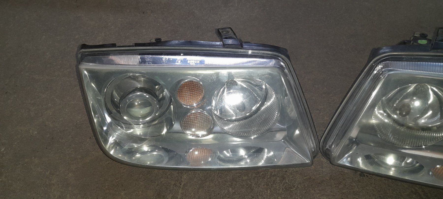 Fari: Xenonscheinwerfer VW Bora – Usato da Cham venduto da vento9 2