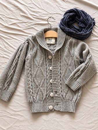 Gilet en tricot gris Boy taille 4 ans comme neuf 