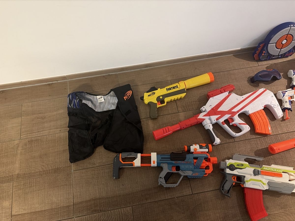 Nerf Jouets: Nerf Blaster Set mit Zubehör  – D'occasion à Zürich par marina76 3
