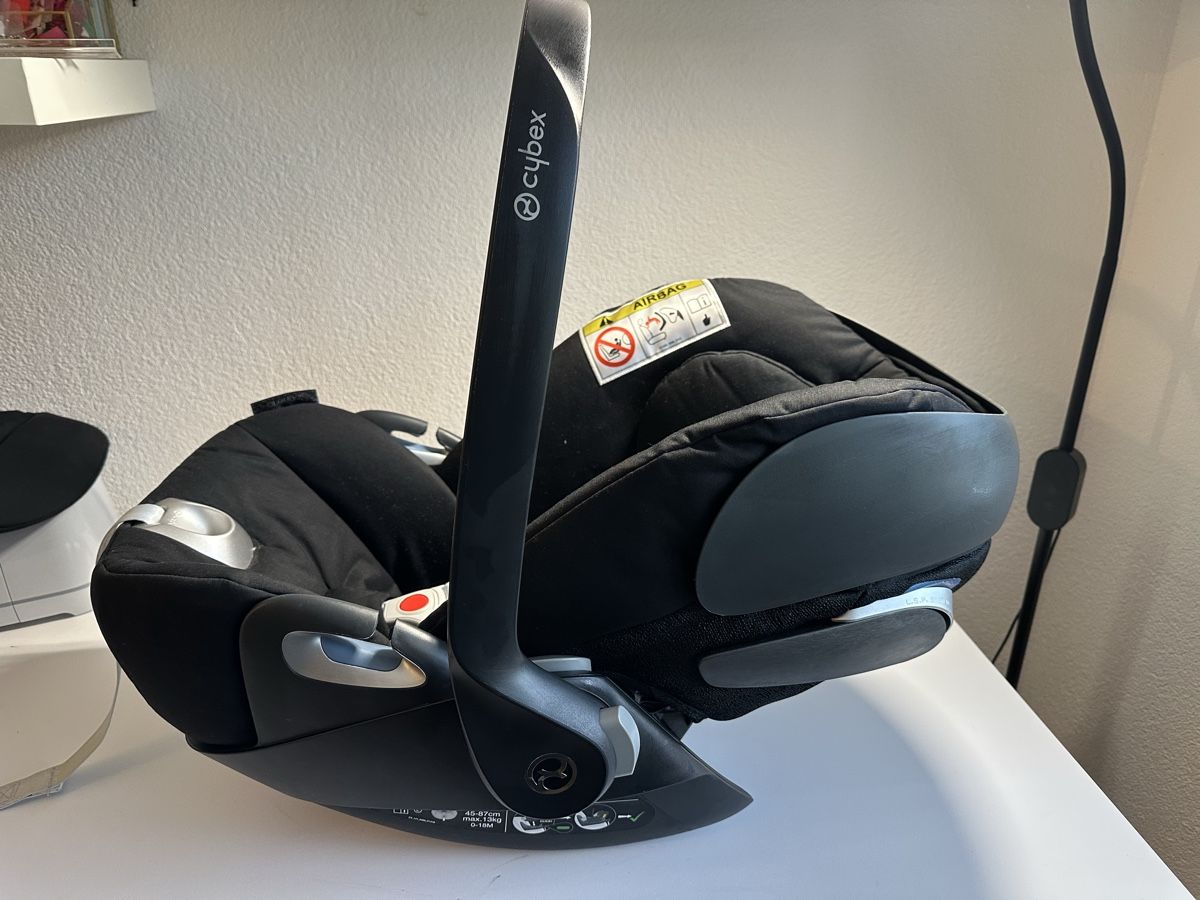 Cybex Sièges auto: CYBEX Babyschale CLOUD Z i-SIZE – D'occasion à Biel-Bienne par levante14 1
