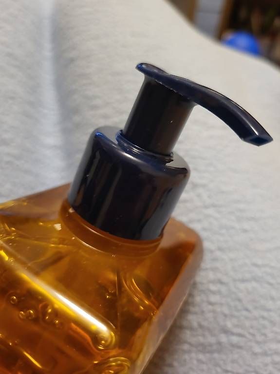 Doccia: Savon Hands and Body Rose neu – Usato da Effretikon venduto da Zebra37 1