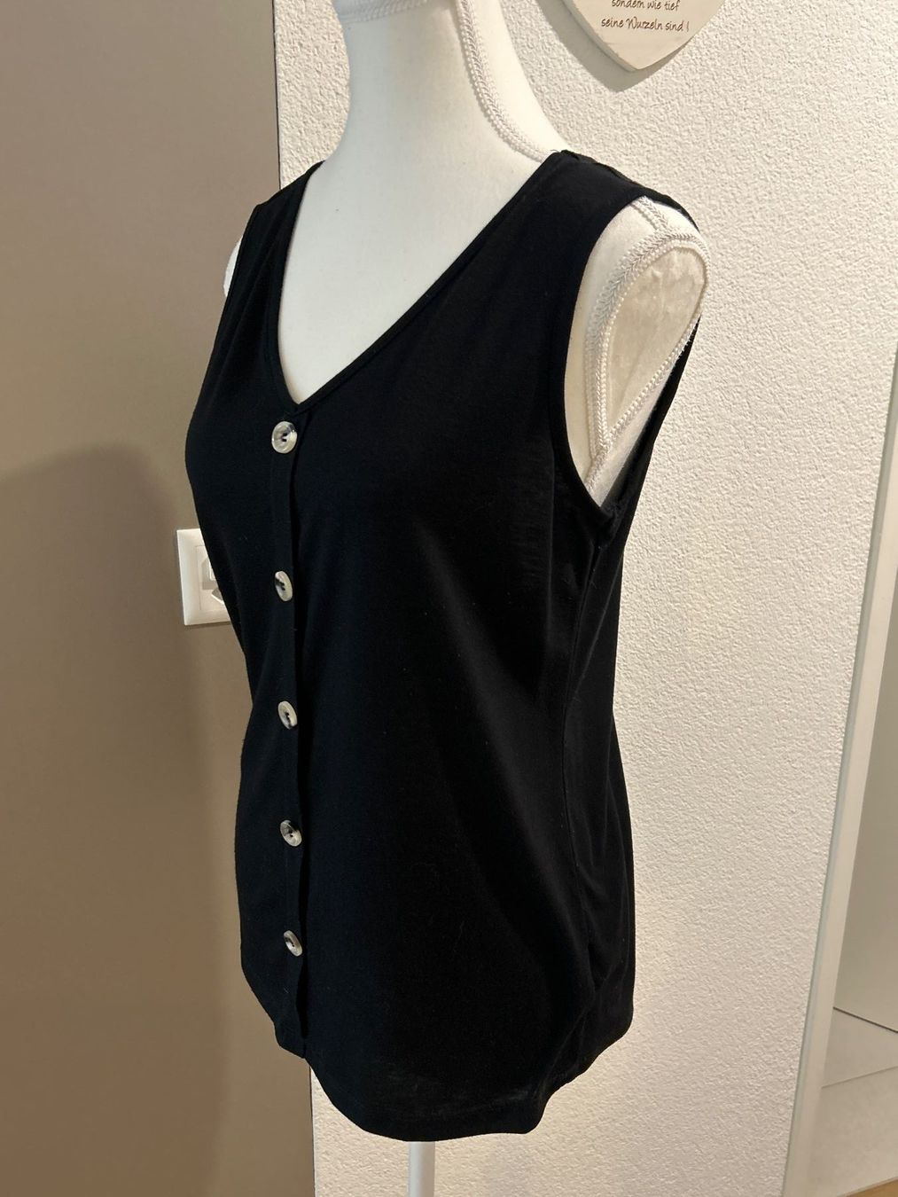 Top: Damen Top schwarz mit V - Ausschnitt – Usato da Brunnen venduto da Nala2929 3