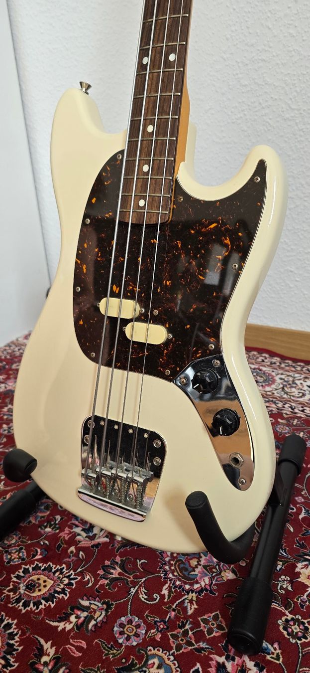 Fender Musikinstrumente: Fender Mustang Bass MIJ 1998 – Gebraucht aus Meilen von Roobiedoobie 3