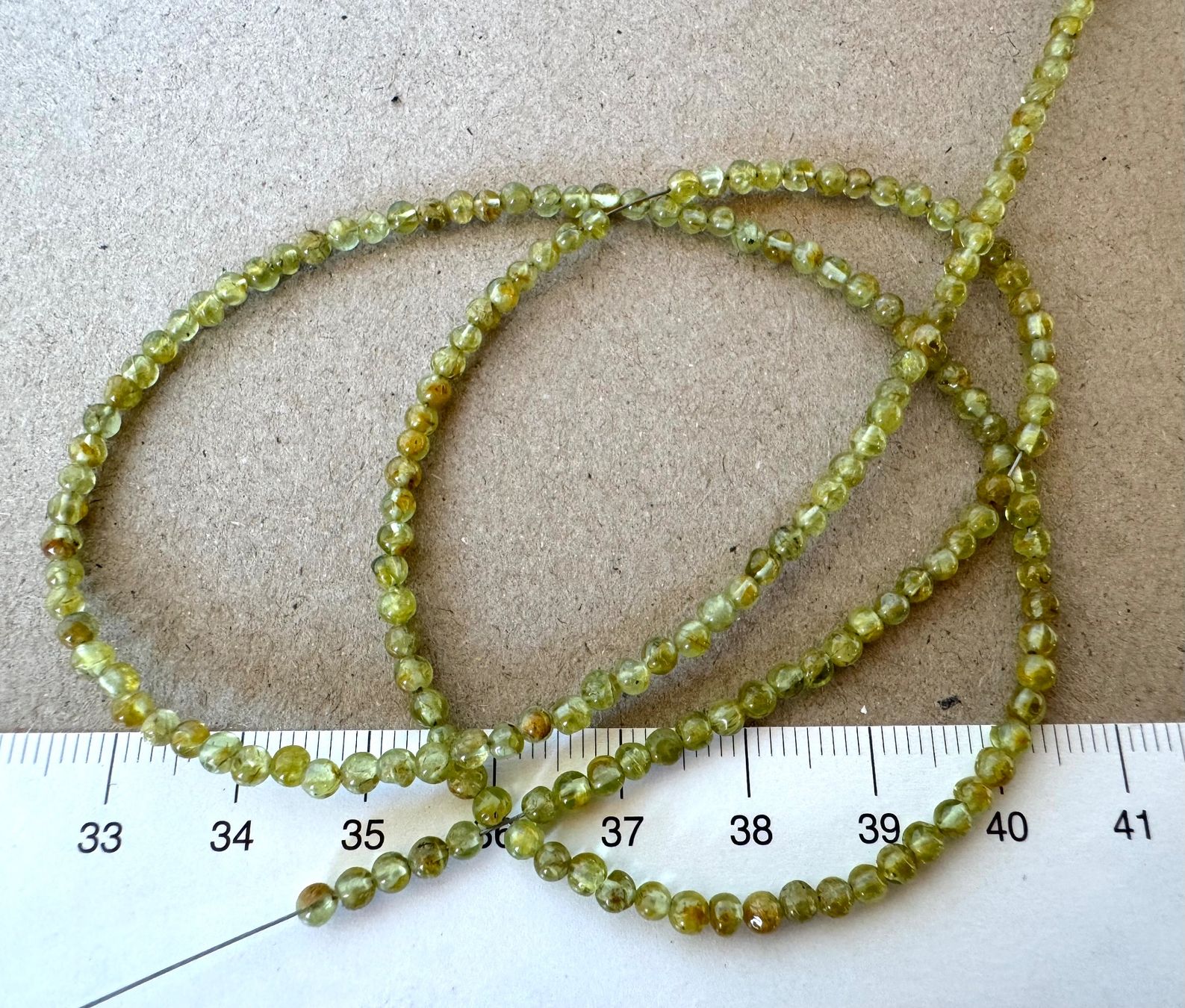 Ketten: Peridot. Olivin        extra  runde  feine Form   3mm  44cm – Neu und originalverpackt aus Leuggern von gemshow 8