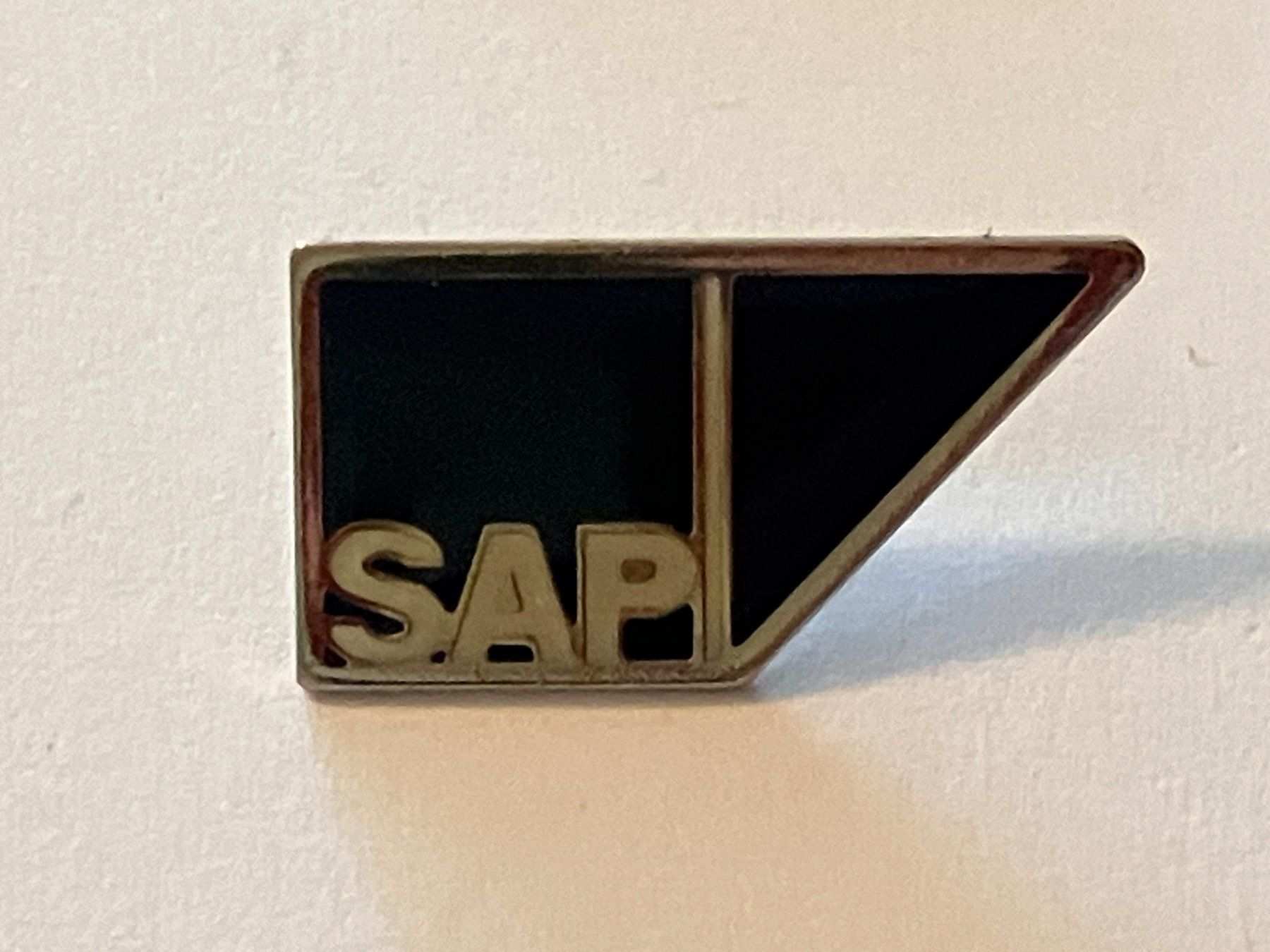 Placchette & Badge: 1 Pin SAP – Usato da Basel venduto da djwwpp
