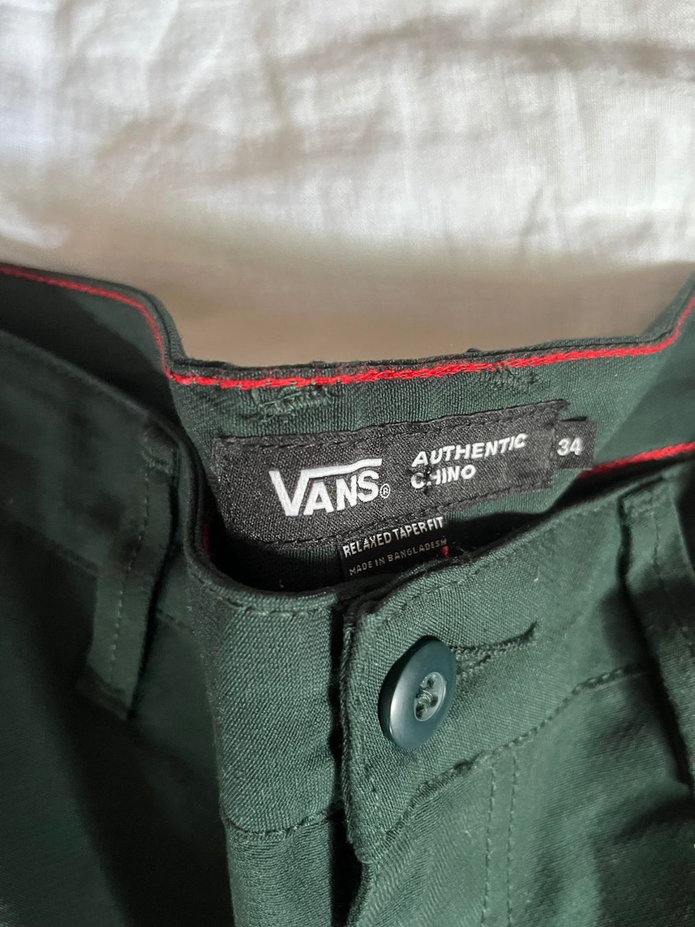 Vans Hosen: Wie neue Vans Authentic Chinohose Gr. 34 – Gebraucht aus Effretikon von ChrisLamberger
