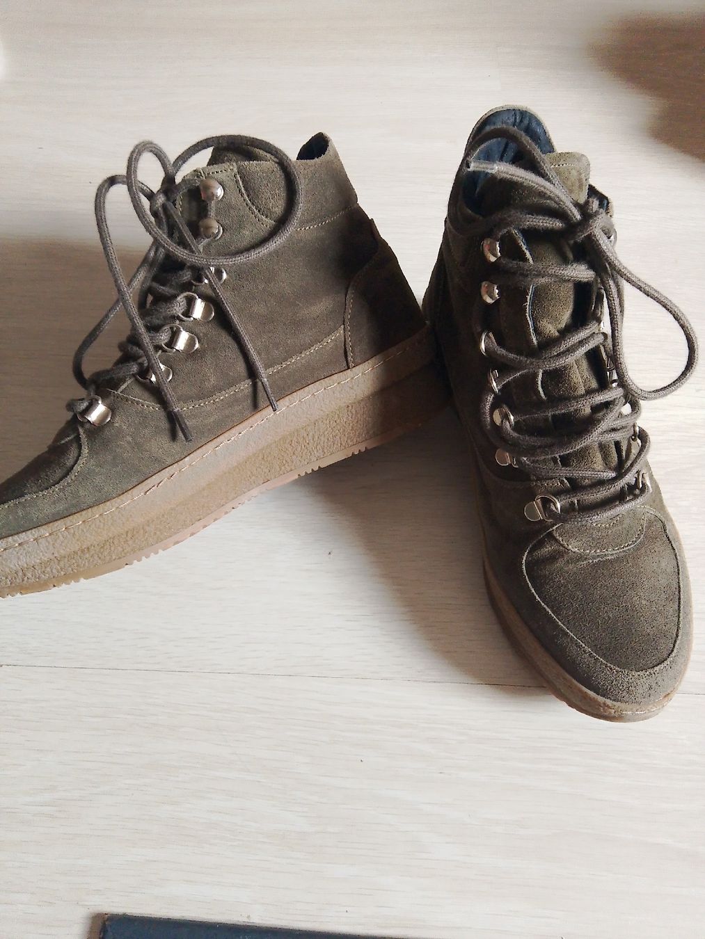 Scarpe da donna: wildleder Damen Boots  – Usato da Sirnach venduto da Marketeria 1