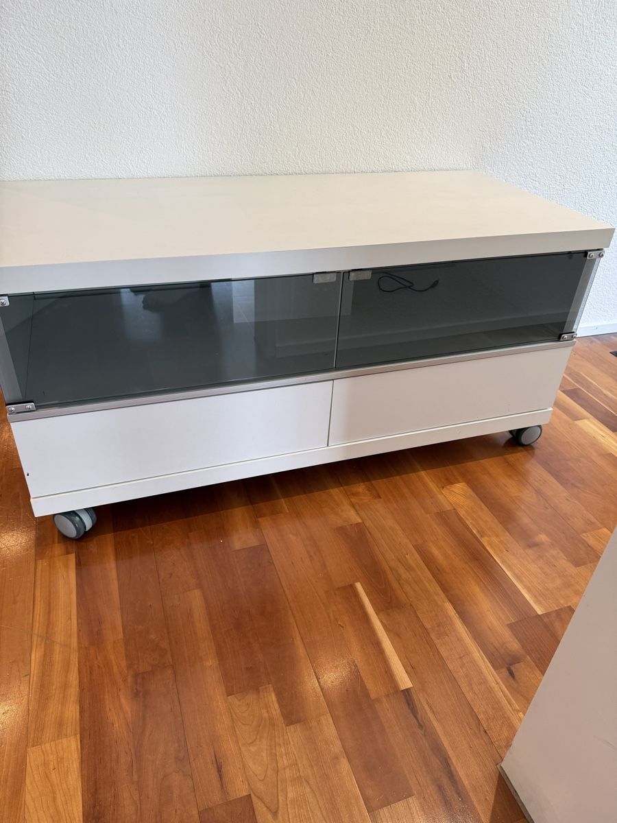 TV Möbel: Stabiles TV Möbel weiss/Glas – Gebraucht aus Meggen von Sylvie00123