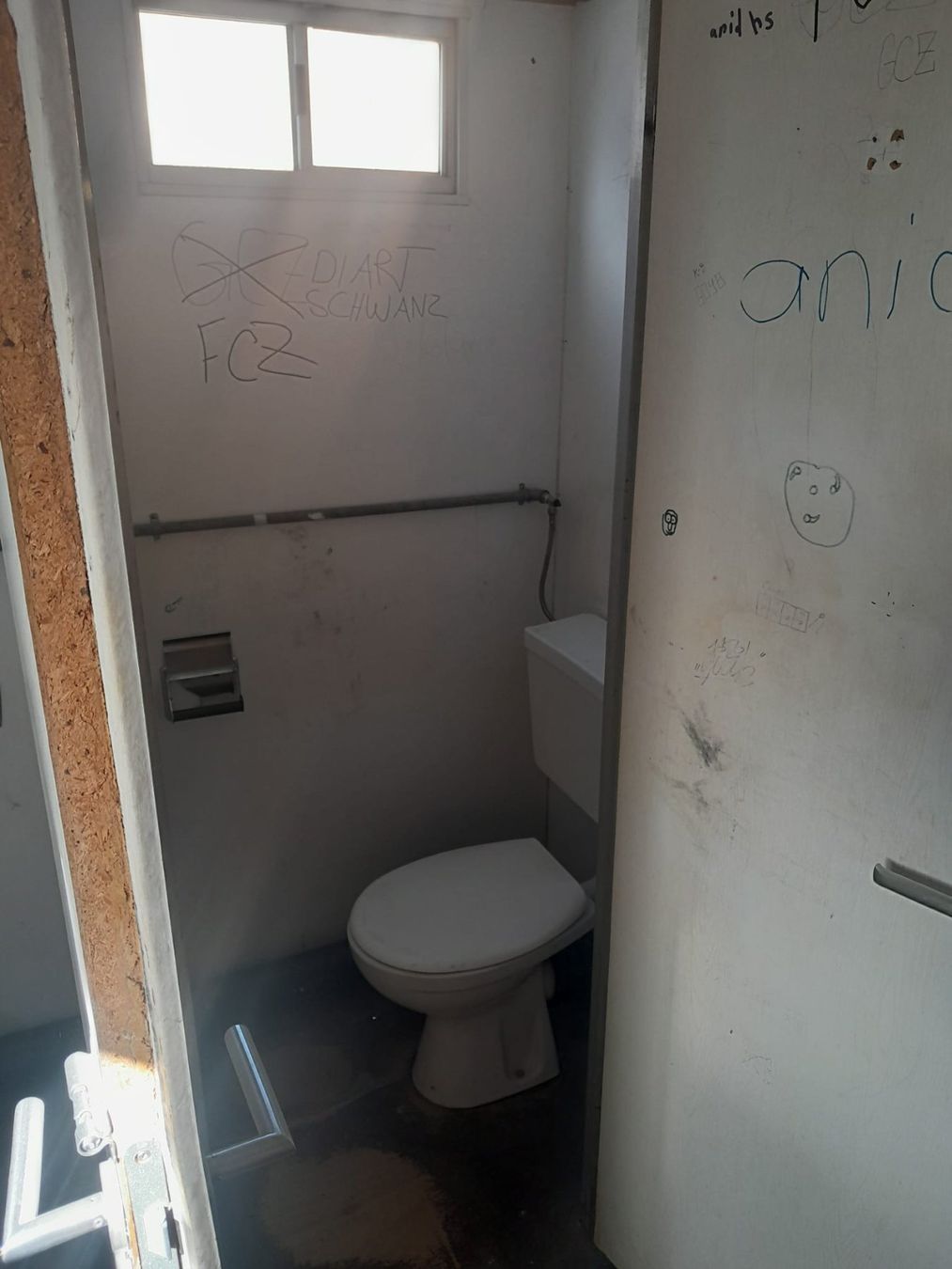 Contenitori edile: WC Container 2.20 x 3.00m – Usato da Regensdorf venduto da MAGZH 7