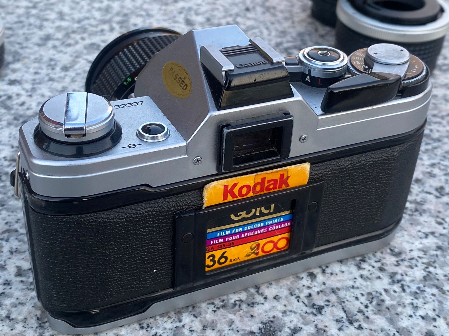 Canon Fotocamera: Canon AE-1 avec beaucoup d'objectives – Usato da Gisikon venduto da sombenin 5
