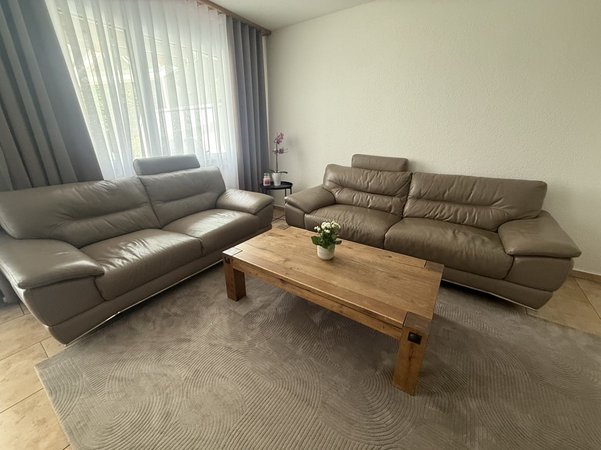 Divani: 2 Sofas und ein Holztisch  – Usato da Trimbach venduto da EmrahK01