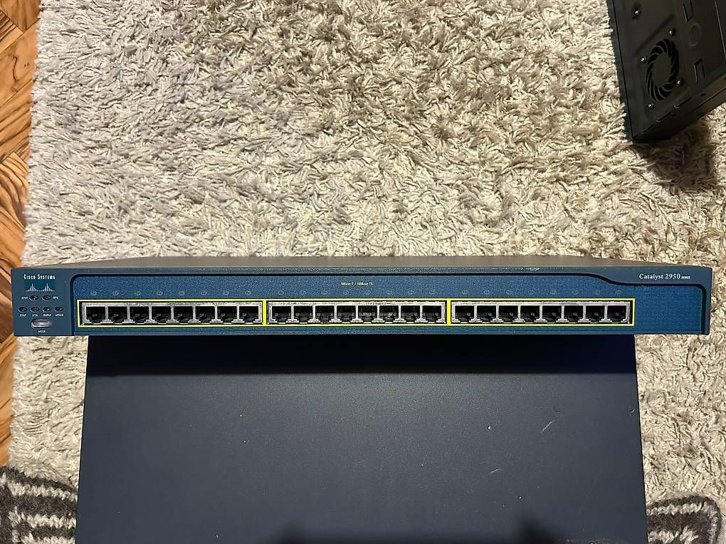 Cisco Hub & Switch: Switch Cisco 2950 24 porte – Usato da Pregassona venduto da rob_7h5r