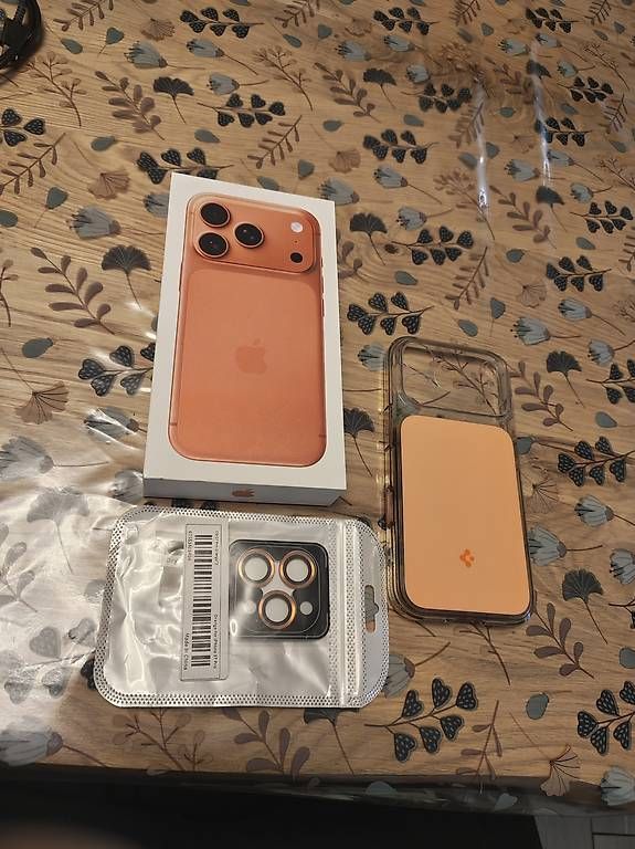 Portables: iPhone 17 pro  – D'occasion à Moghegno par giancarlo89