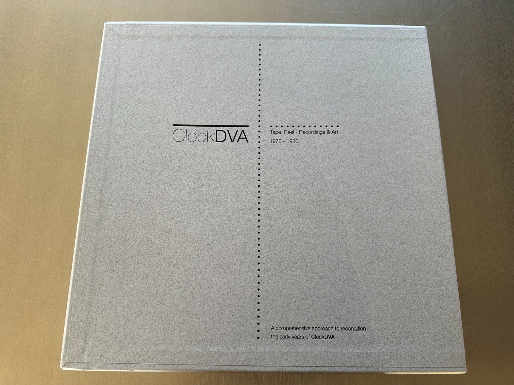 Dischi in vinile: CLOCK DVA BOX 4LPS + INSERTS XL - HOROLOGY 3 - VOD 154 – Nuovo (secondo la descrizione) da Sion venduto da jaipur1401 1