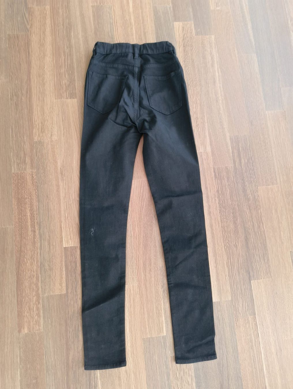 H&M Jeans: Jeans Divided H&M schwarz Gr. 32 – Usato da Stäfa venduto da sneifi 1
