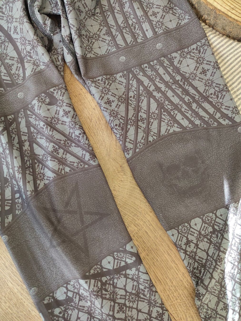Leggings: Anarchy Leggings, Graues Muster, Grösse L – Usato da Schwarzenburg venduto da Budi58 3