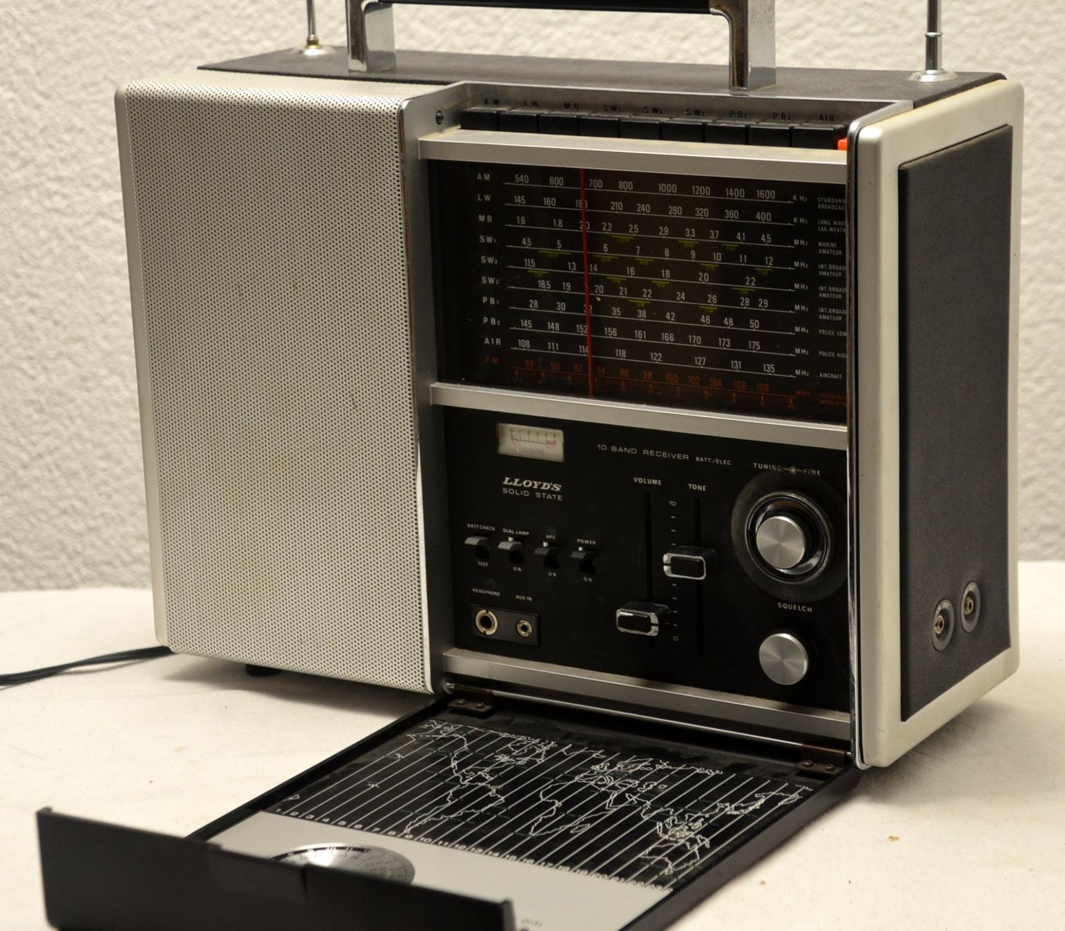 Radio: Lloyd's Solid State 10 Band Radio – Usato da Collonges venduto da arashee 3