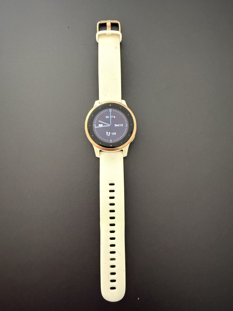 Garmin Smartwatch: Garmin Vivoactive 4S weiss mit Ladekabel – D'occasion à Wettswil par Catli610 1