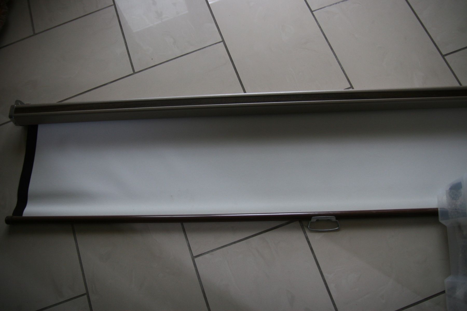 Home Cinema: Beamer-Leinwand, rollbar 180x180 cm – Usato da Fislisbach venduto da lorgli