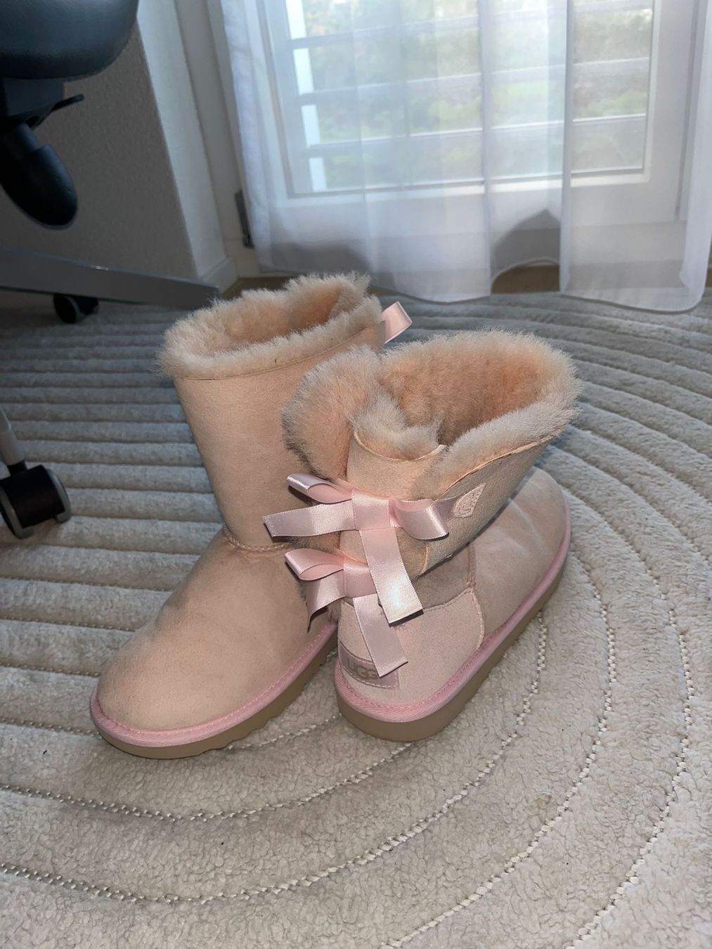 Ugg Damenschuhe: UGG Bailey Bow – Neu (gemäss Beschreibung) aus Frick von mih_zlp8 2