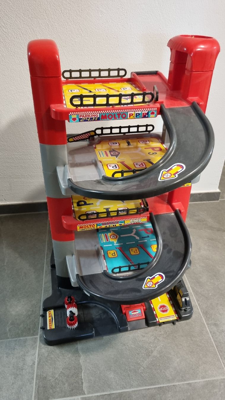 Spielzeuge: Auto-Garage Spielzeug – Gebraucht aus Herrliberg von FannyZ