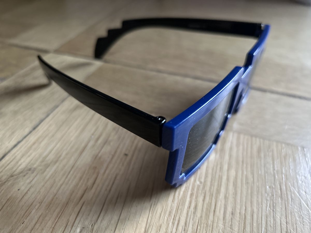 Occhiali & Lenti: Pixelated Blaue Sonnenbrille – Usato da Zürich venduto da snaut 1