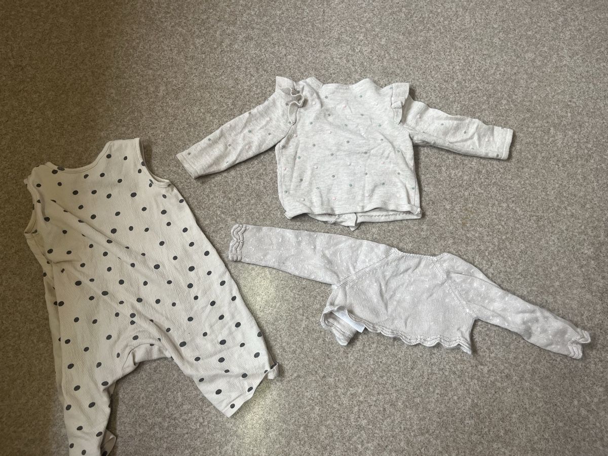 Lotti & Set di vestiti: Kleiderpaket Grösse 74 – Usato da Baldegg venduto da Livio. 2