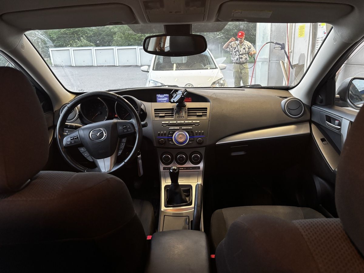 Mazda Automobili: Mazda 3 1.6 Limousine – Usato da Langnau i. E. venduto da FarzadHabibi 4