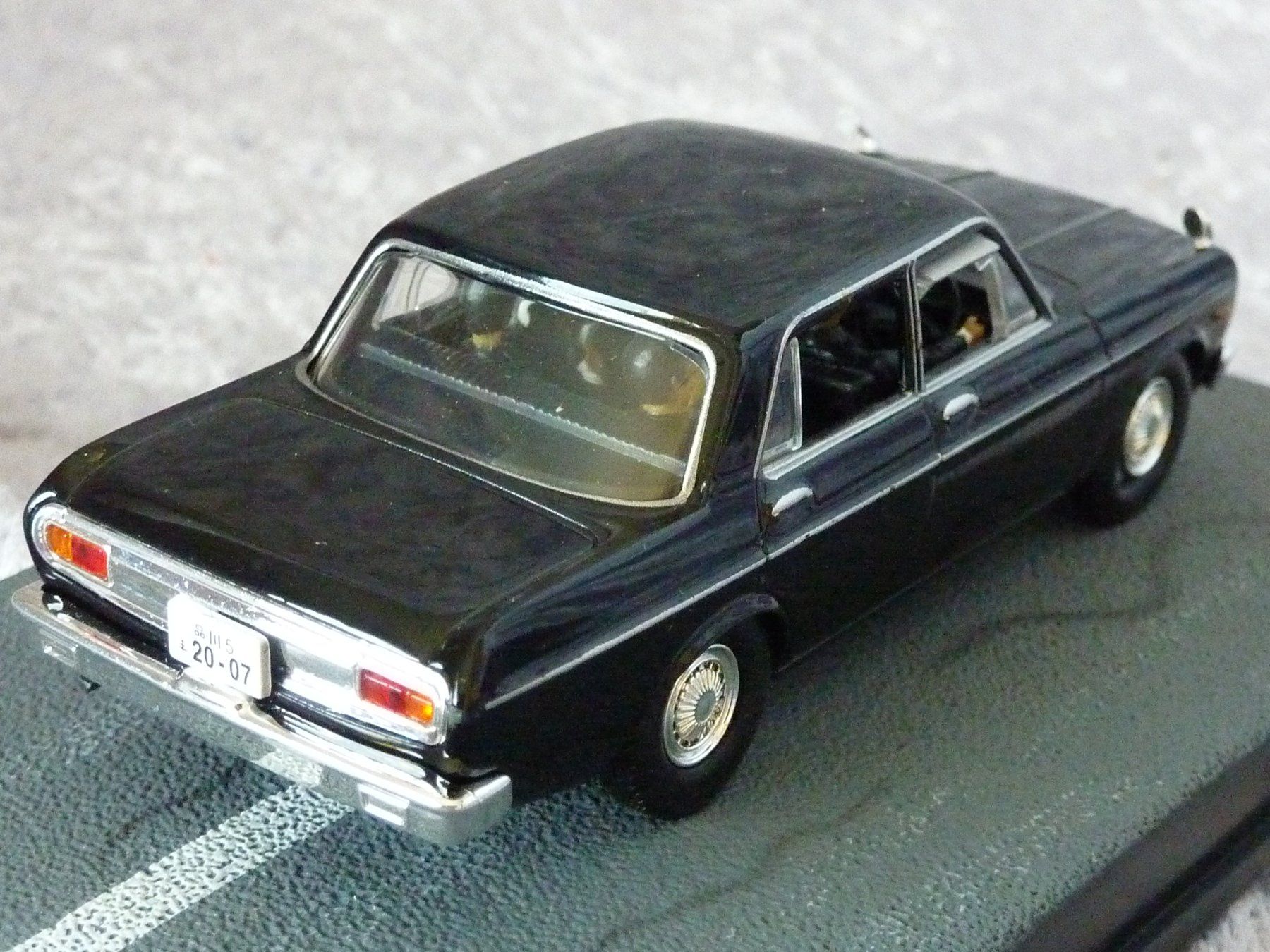 Toyota Modellini d'auto: Toyota Crown James Bond  1:43 – Nuovo (secondo la descrizione) da Dürrenäsch venduto da modellautos4you 2