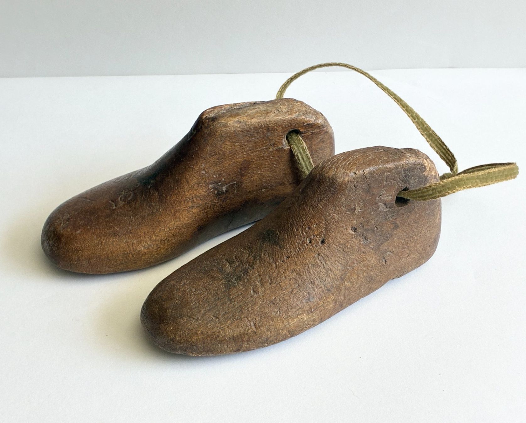 Scarpe per ragazzi: Antike Kinder Holzschuhleisten No.5 – Usato da Kloten venduto da Nephty 3