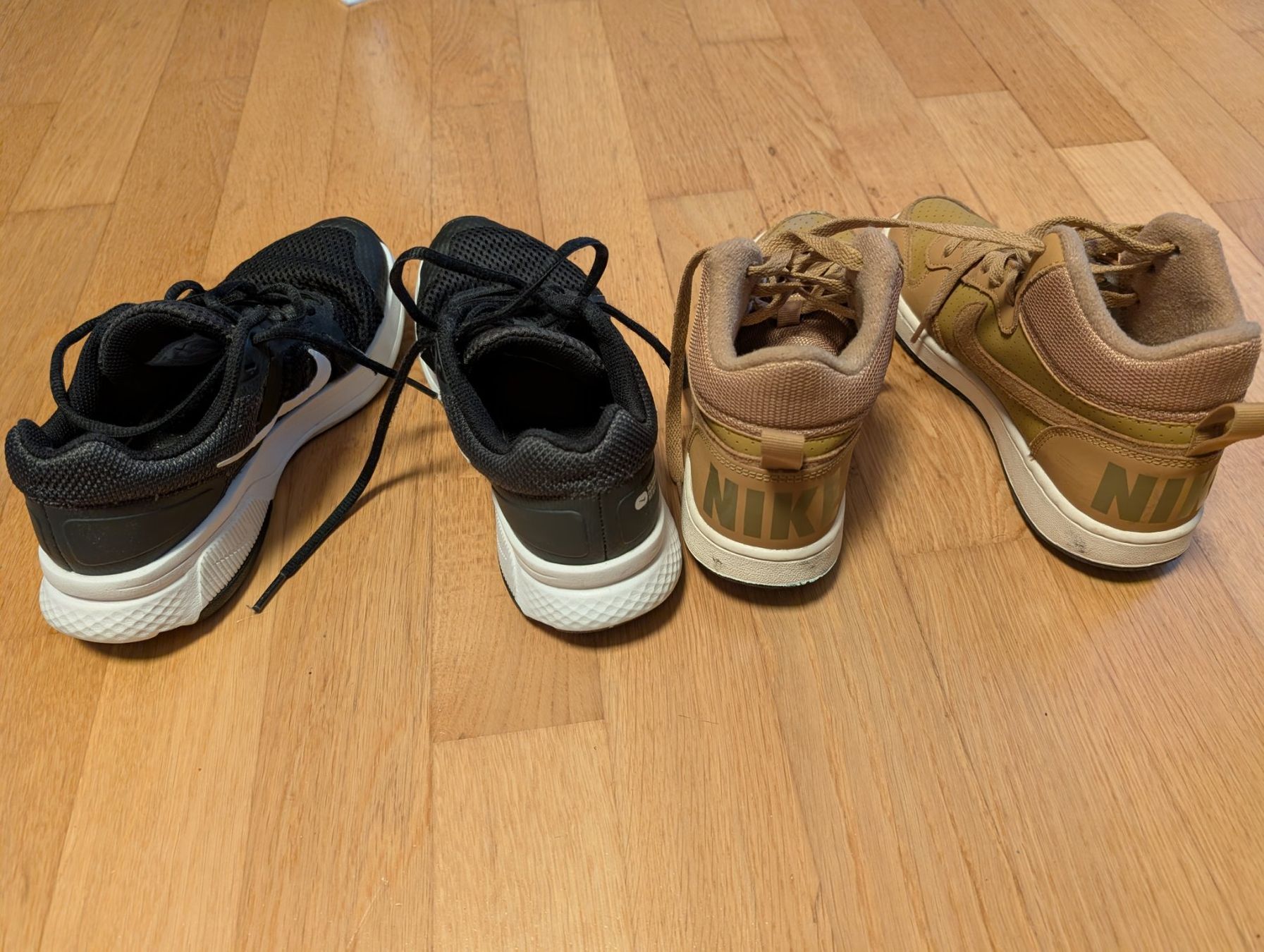 Nike Scarpe per ragazzi: 2x Turnschuhe Nike Grösse 36.5 – Usato da Ehrendingen venduto da tdz1980 2