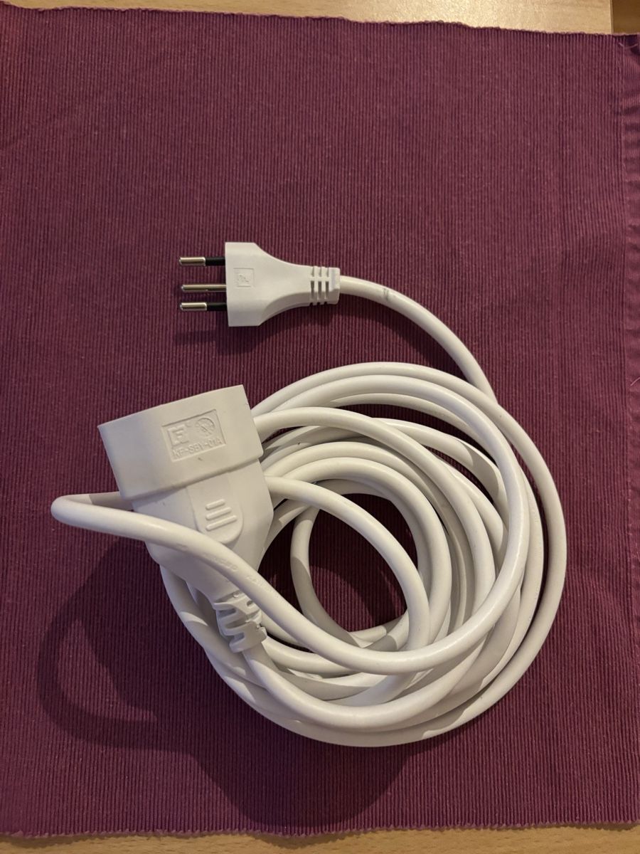 Kabel: Power strip – Gebraucht aus Zürich von beg_c6l2 3